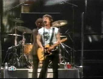 Солист группы Rolling Stones Мик Джагер. Кадр НТВ Солист группы Rolling Stones Мик Джагер. Кадр НТВ