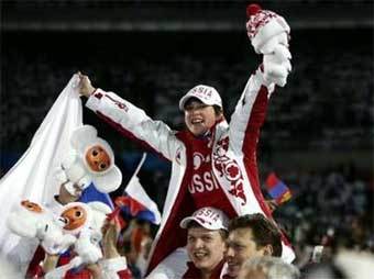 Ирина Слуцкая во время церемонии закрытия Олимпиады в Турине. Фото Reuters Ирина Слуцкая во время церемонии закрытия Олимпиады в Турине. Фото Reuters