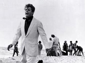 Кадр из фильма Федерико Феллини "Сладкая жизнь" Кадр из фильма Федерико Феллини "Сладкая жизнь"