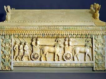 Резной саркофаг с острова Кипр 5 в. до н.э. Фото с сайта metmuseum.org Резной саркофаг с острова Кипр 5 в. до н.э. Фото с сайта metmuseum.org