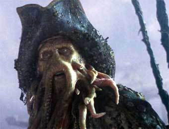 Кадр из фильма "Пираты Карибского моря. Сундук мертвеца"  Кадр из фильма "Пираты Карибского моря. Сундук мертвеца"