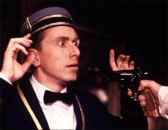 Тим Рот в фильме "Четыре комнаты" Тим Рот в фильме "Четыре комнаты"