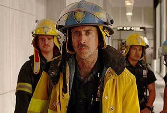 Николас Кейдж в фильме "Всемирный торговый центр" Николас Кейдж в фильме "Всемирный торговый центр"