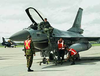 F-16  .  www.airforce.forces.gc.ca